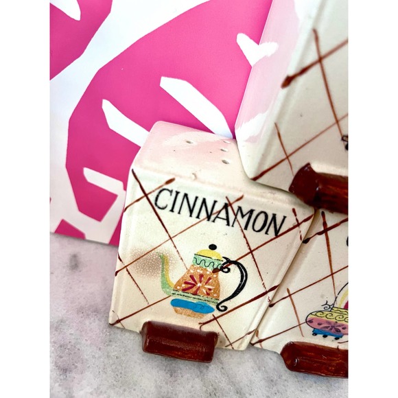 Vintage Cottage Core Spice Jars/Shakers. Set of 9. Made in Japan - Picture 3 of 9